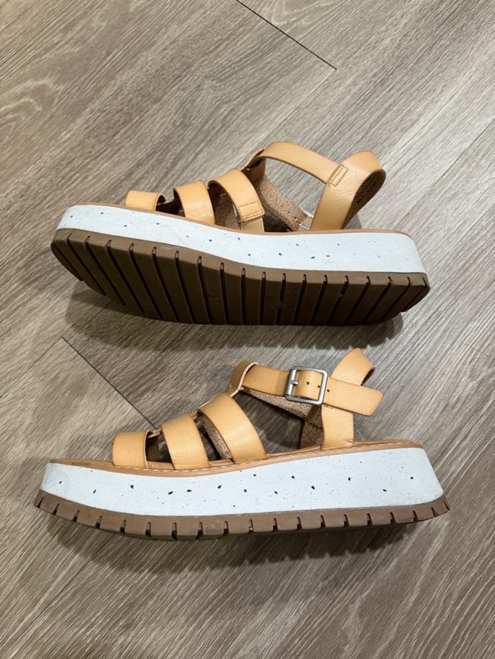 Universal Thread Platform Sandals - Picture 5 of 8